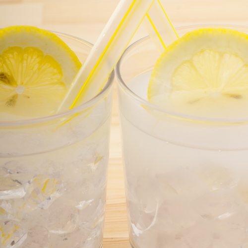 fresh lemonade drink with lemon slice closeup